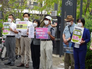 2022年9月27日、京都市役所前での行われた国葬反対の抗議活動に参加する党市議団
