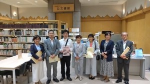 相模原市公文書館を視察する日本共産党京都市議団